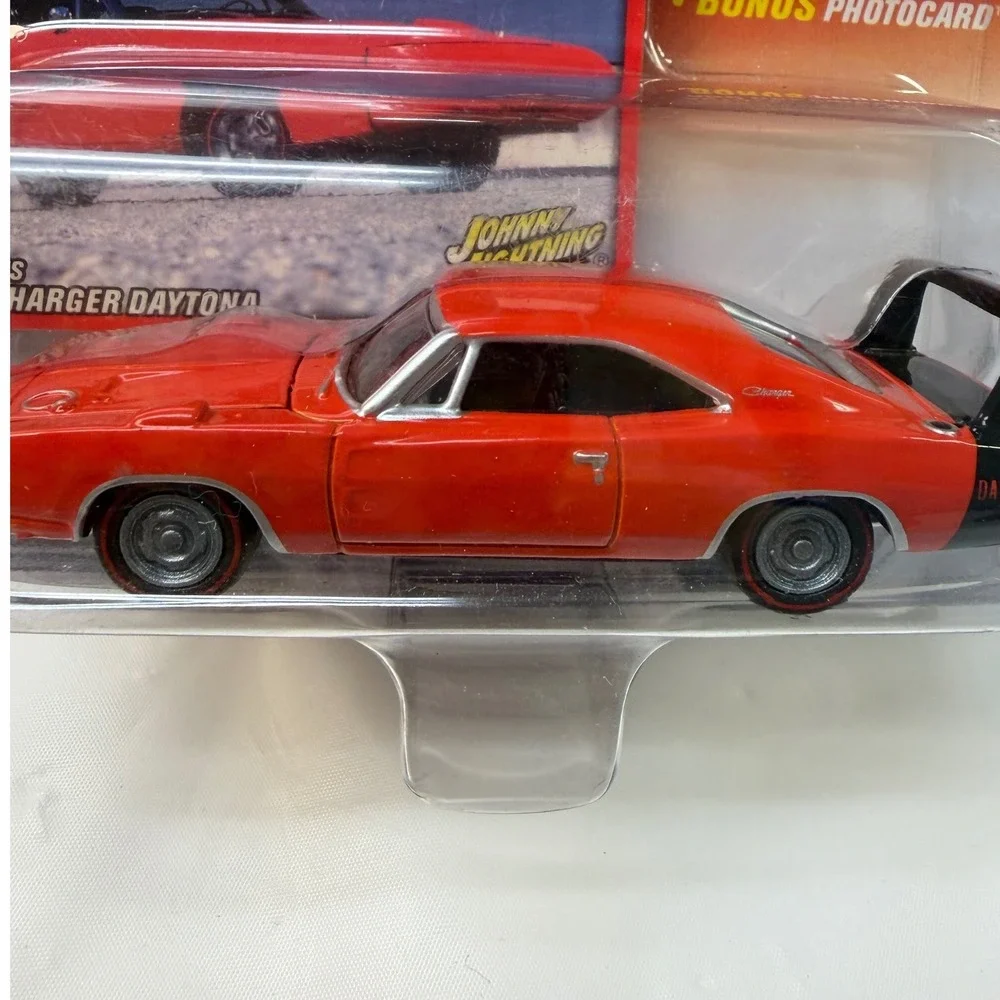 Johnny Lightning 1969 Dodge Charger Daytona Mopar Or No Car Orange 1/64 239-04